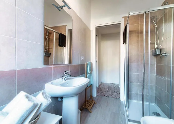 S.m. Downtown דירה *